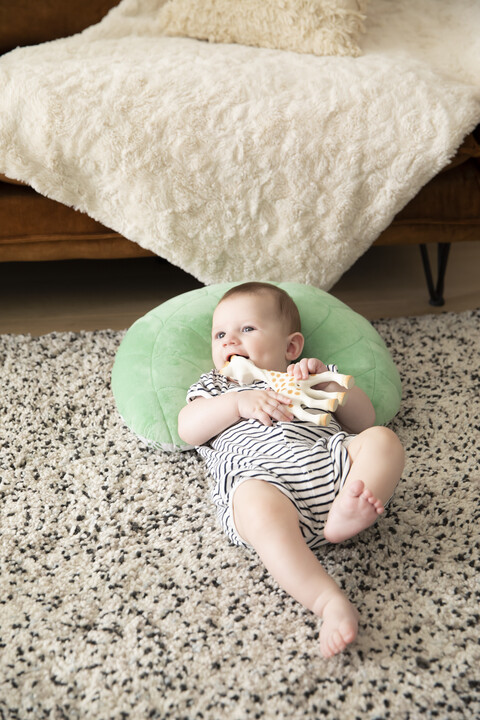 Sophie La Girafe Cosy Play Cushion image number 17